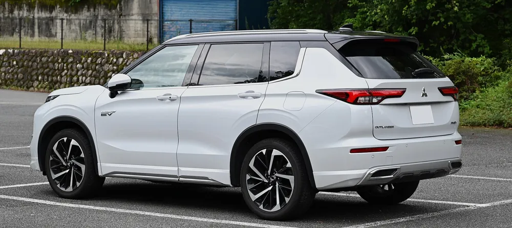 Mitsubishi Outlander PHEV — side